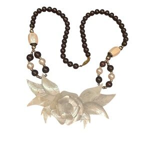 Elegant Vintage MOP Mother of Pearl Floral Necklace 1980s